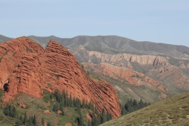 Montagnes et rochers de la vallée