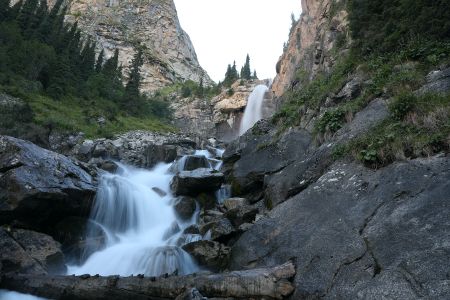 Cascades Barskoon dans la gorge éponyme.