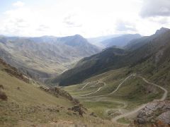 Route pittoresque vers le lac