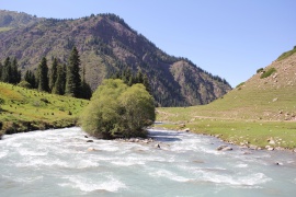 Rivière du même nom dans la gorge