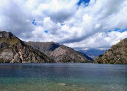 Sary-Chelek - Superficie : 4,92 km², Longueur du rivage : 18 km, Altitude : 1940 mètres