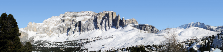 Vue panoramique de la vallée près du massif de Sella